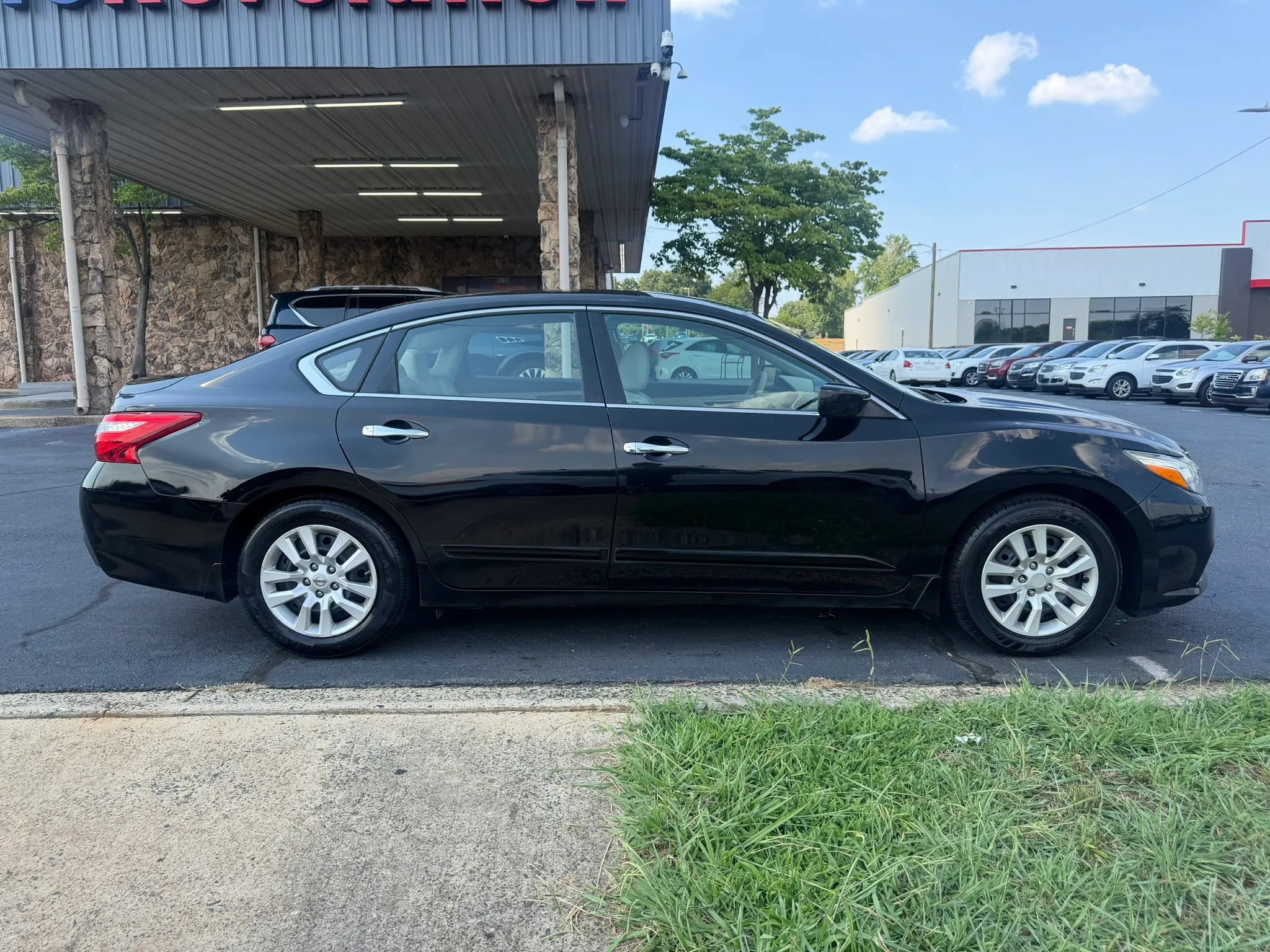 Used 2017 Nissan Altima 2.5 S w/ Power Driver Seat Package FWD image 8