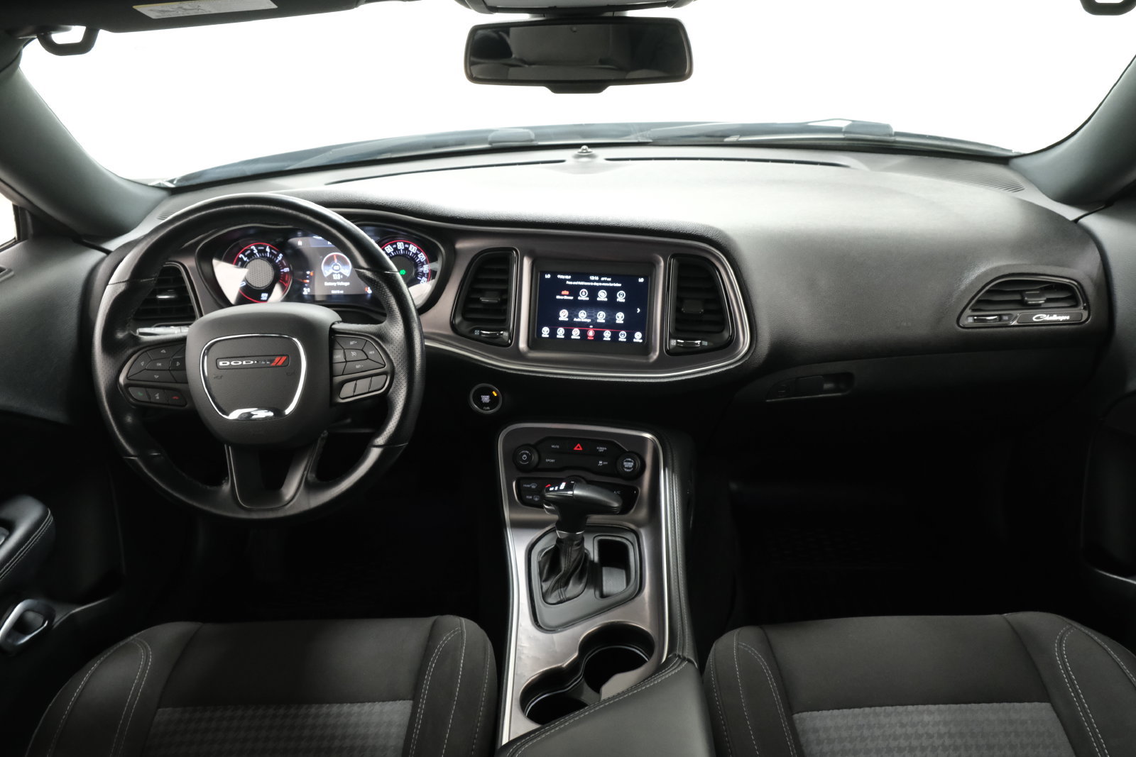 Used 2021 Dodge Challenger SXT RWD image 9