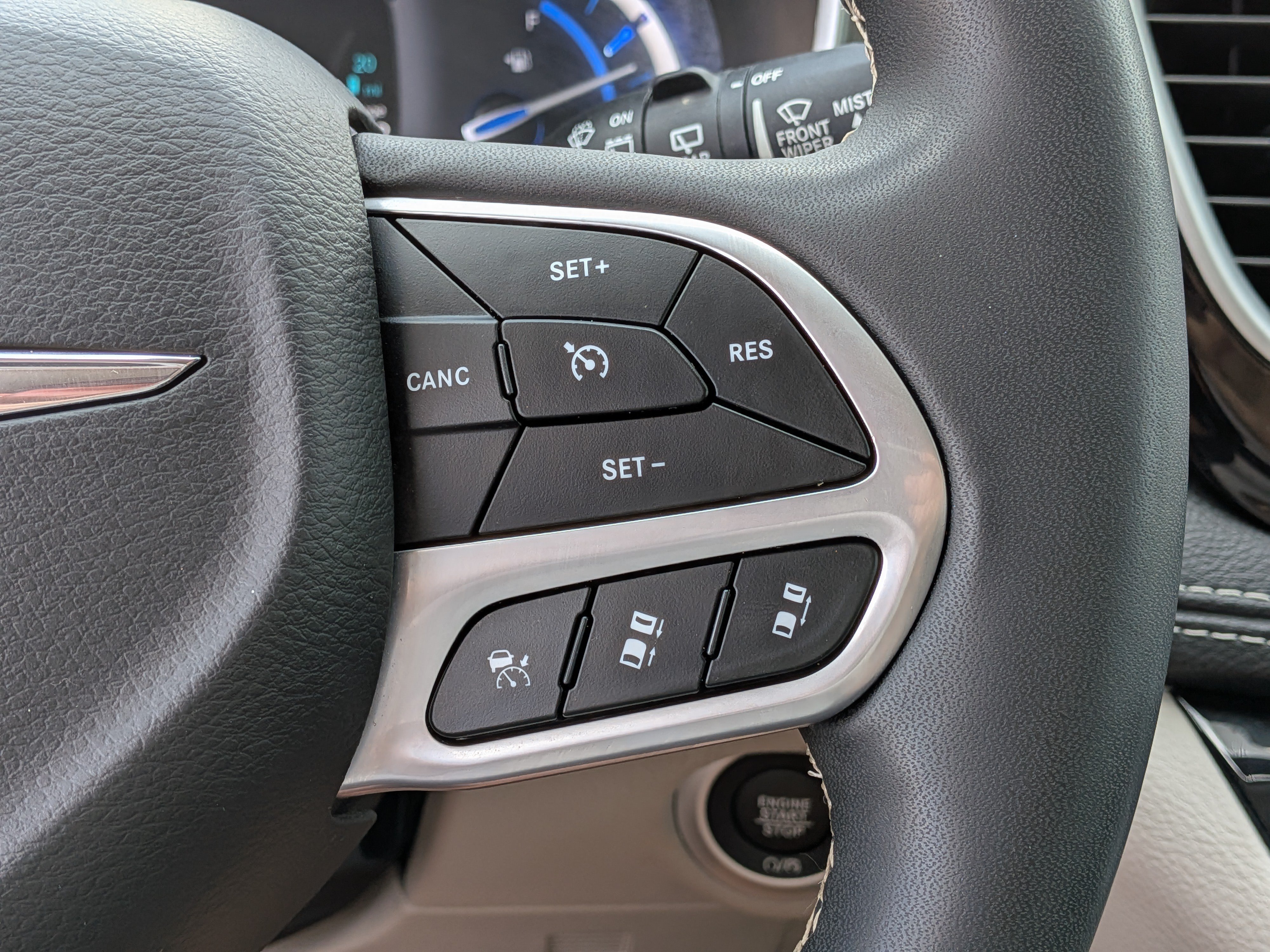 Used 2024 Chrysler Pacifica Limited FWD image 27