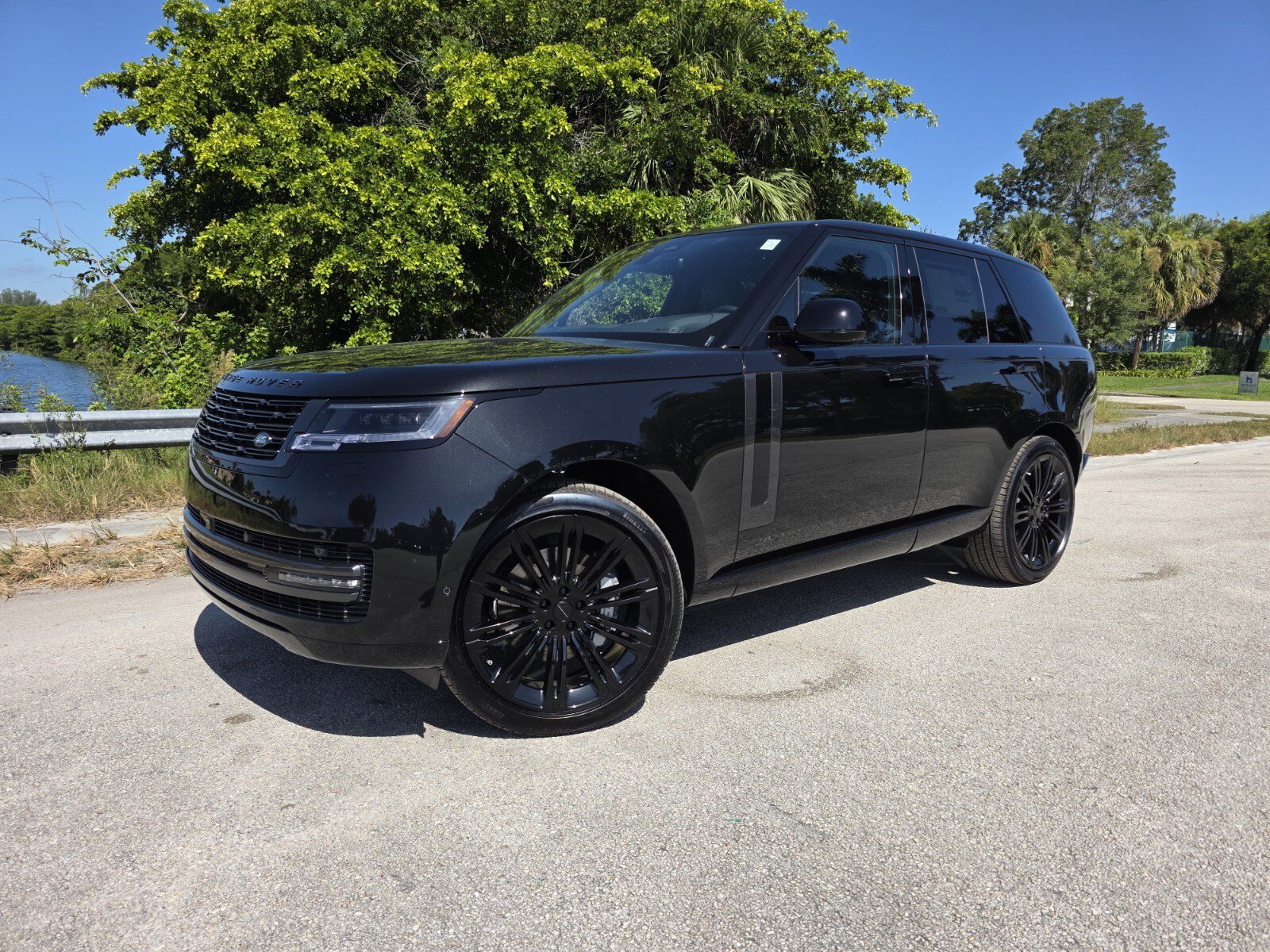 New 2026 Land Rover Range Rover SE AWD/4WD image 1