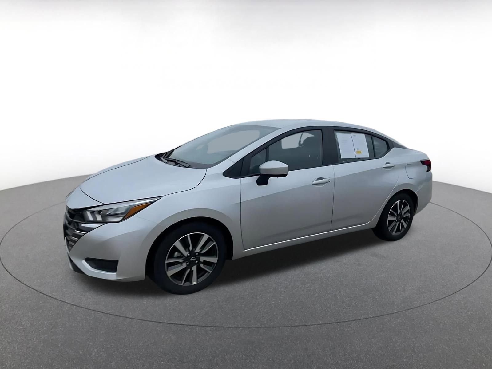 Used 2025 Nissan Versa SV image 8