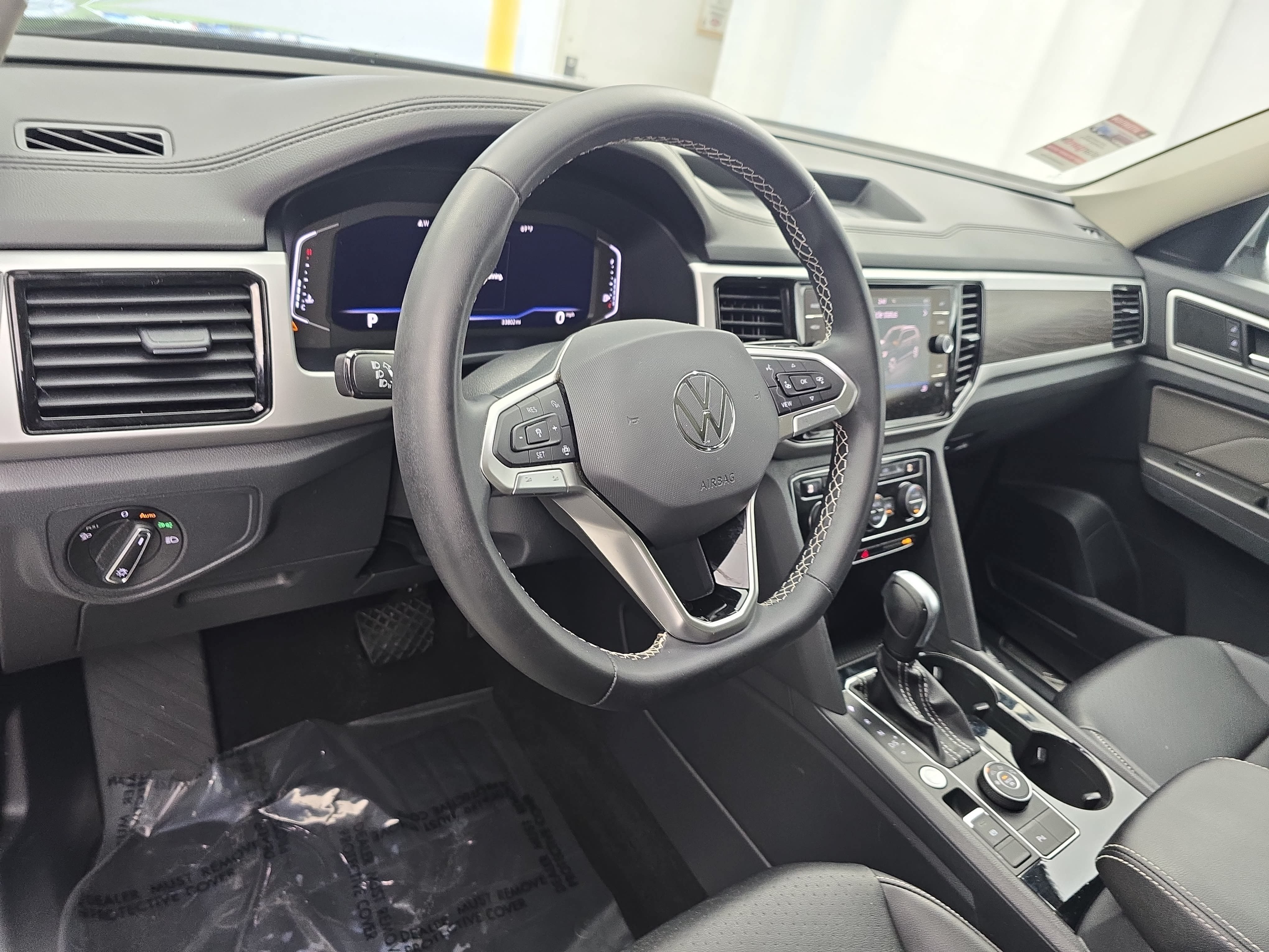 Certified 2023 Volkswagen Atlas SE w/ Panoramic Sunroof Package AWD/4WD image 17