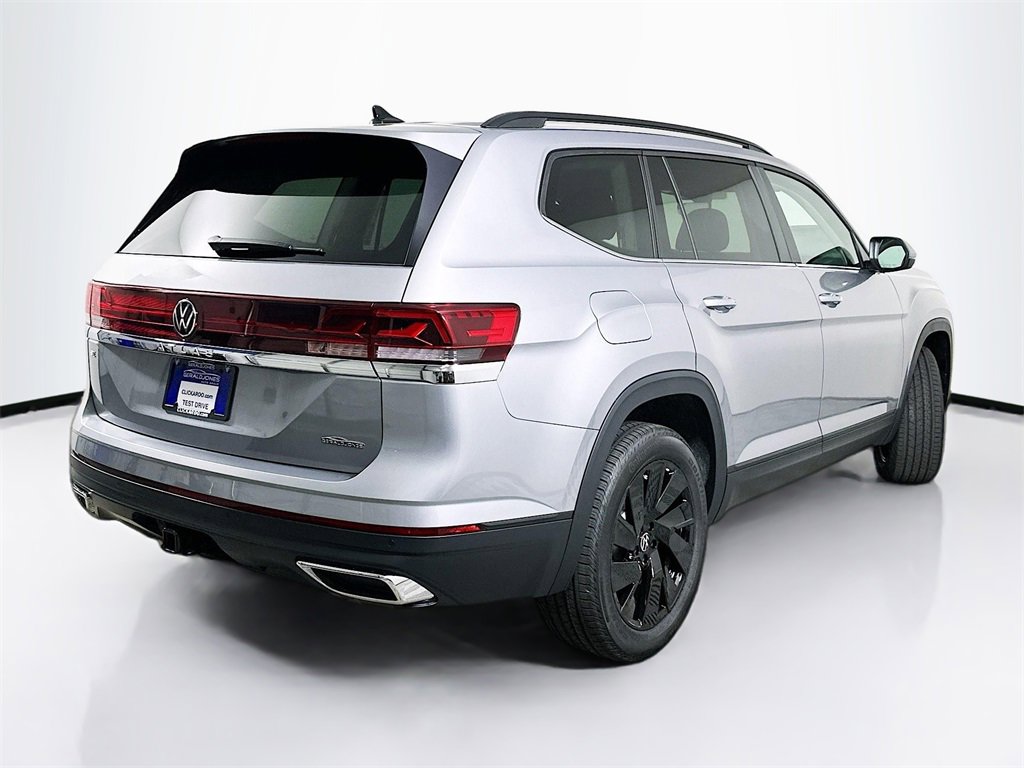 Used 2025 Volkswagen Atlas SE w/ Panoramic Sunroof Package image 7