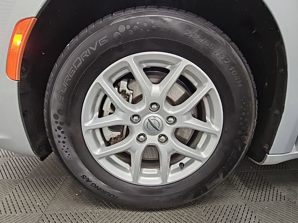 Used 2023 Chrysler Pacifica Touring-L image 39