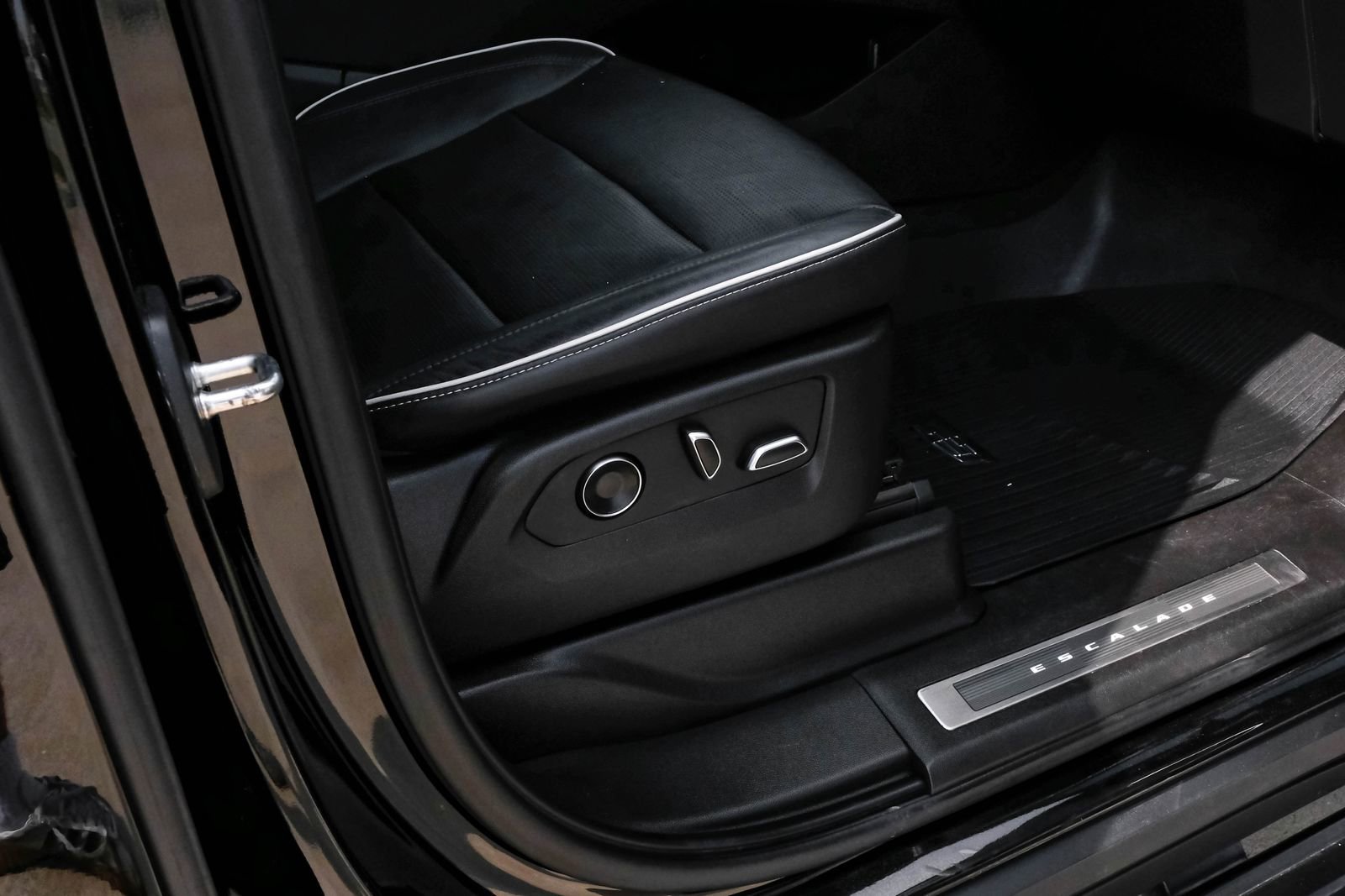 Used 2021 Cadillac Escalade Sport w/ Driver Assist Tech Package image 47