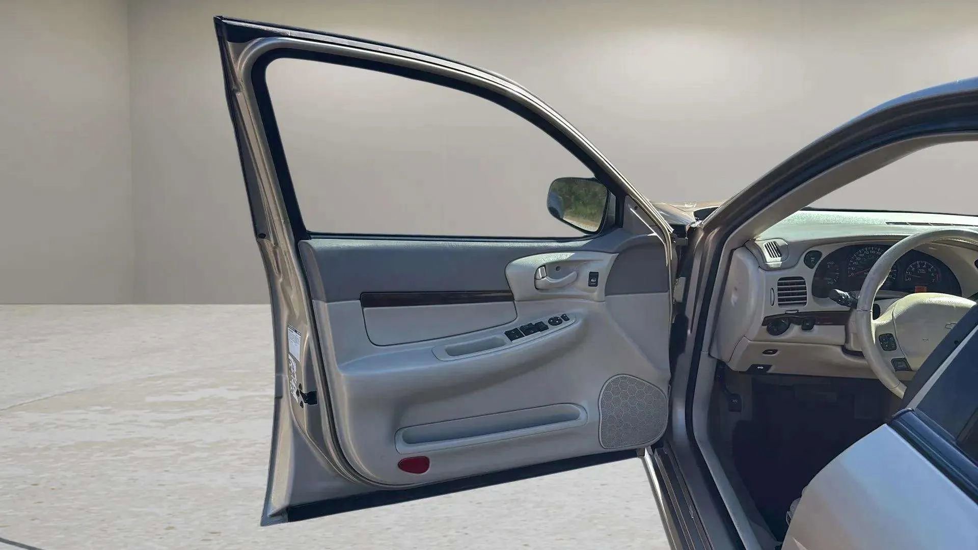 Used 2005 Chevrolet Impala LS w/ Preferred Equipment Group image 9