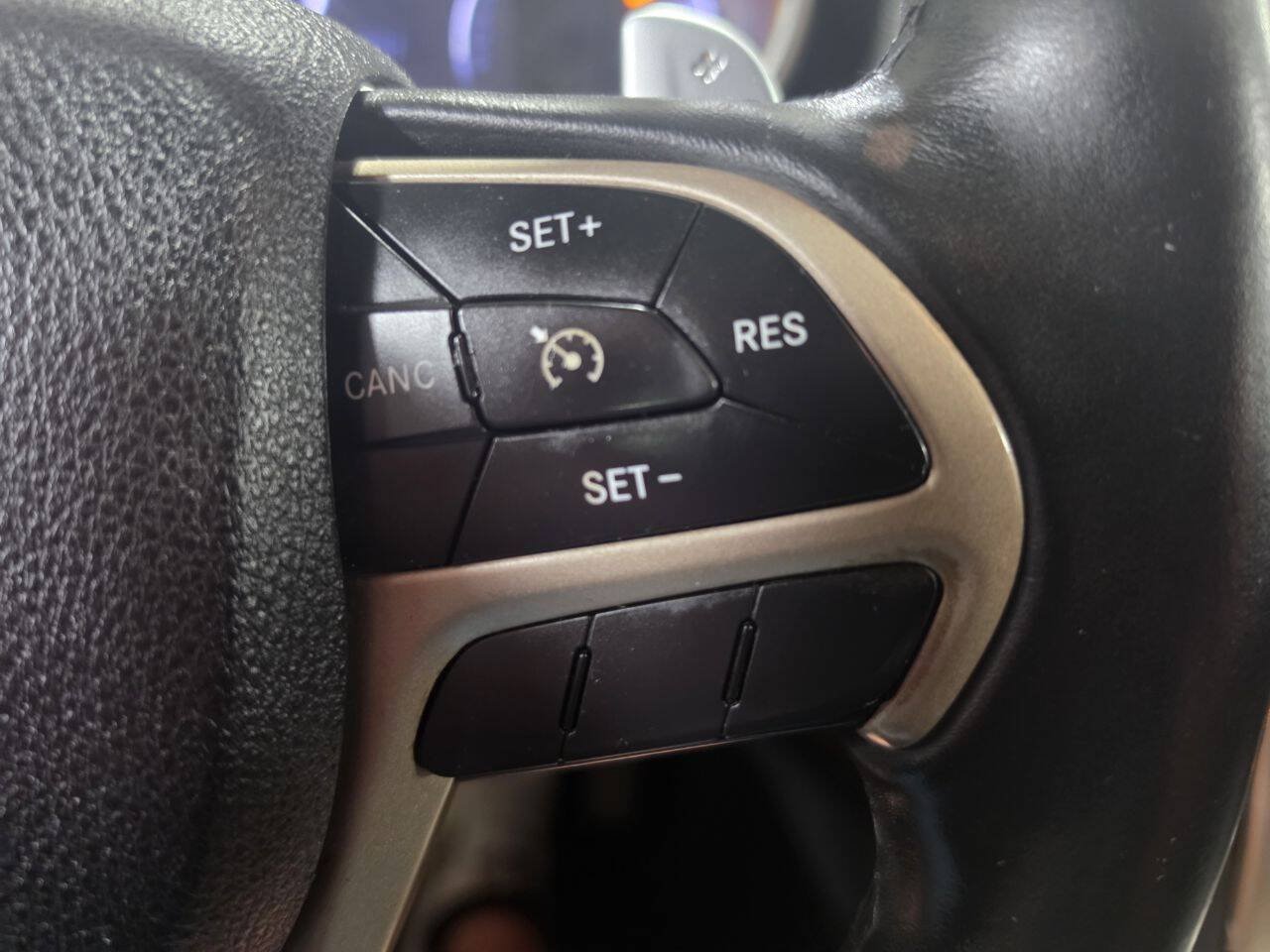 Used 2014 Jeep Grand Cherokee Laredo AWD/4WD image 28
