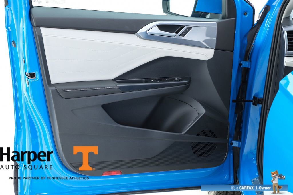 Used 2025 Volkswagen Taos SEL image 18