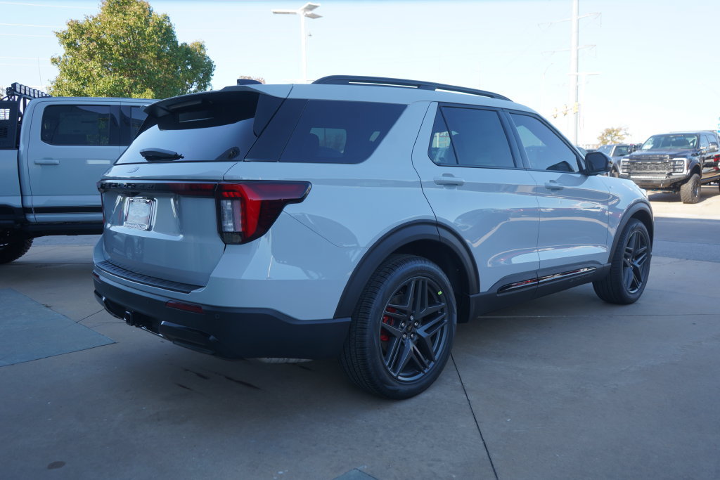 New 2027 Ford Explorer ST-Line w/ Premium Package RWD image 11