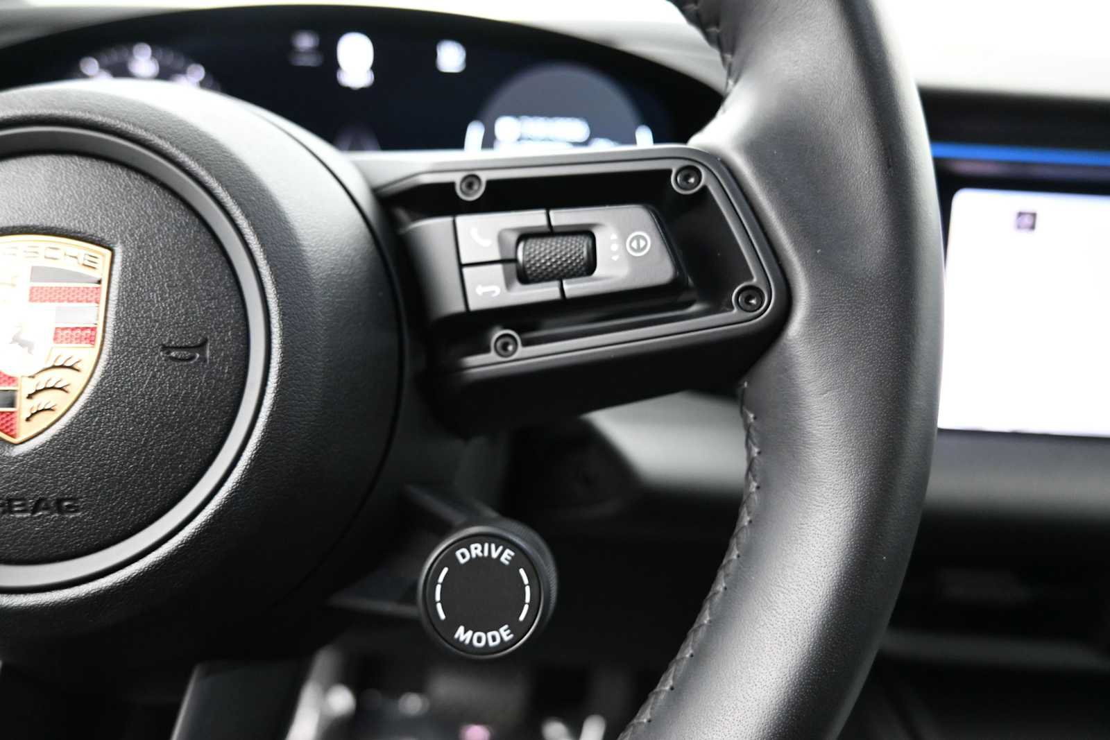 Certified 2025 Porsche Macan Electric RWD image 15
