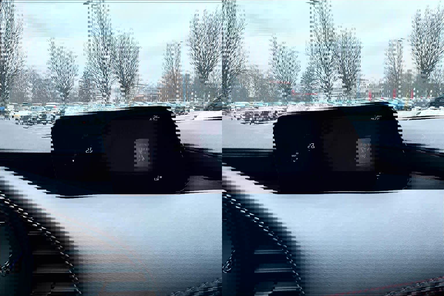 Used 2023 MAZDA MAZDA3 s image 34