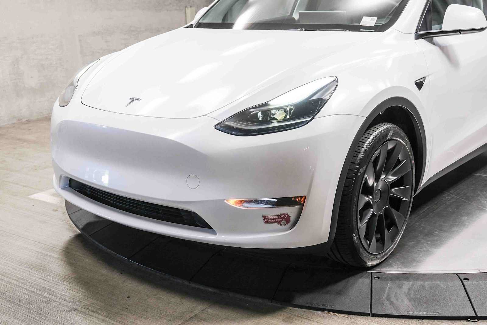 Used 2023 Tesla Model Y Long Range AWD/4WD image 11