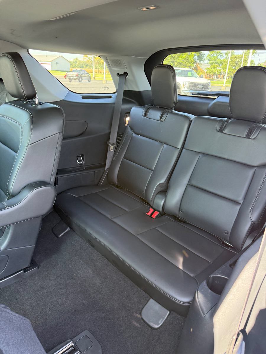 Used 2024 Ford Explorer XLT w/ Equipment Group 202A AWD/4WD image 12