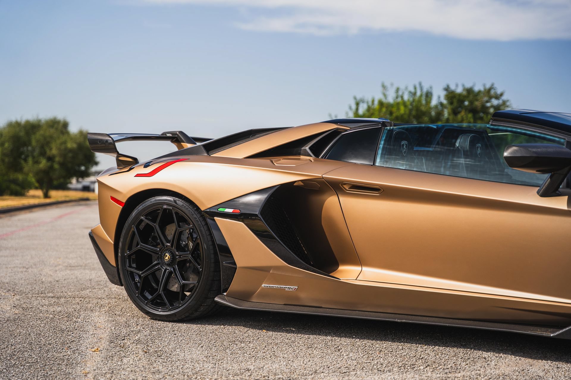 Used 2021 Lamborghini Aventador SVJ AWD/4WD image 10