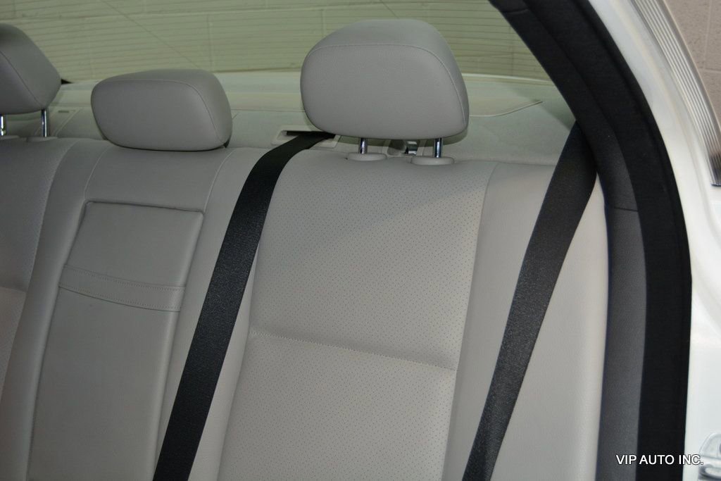 Used 2013 Mercedes-Benz C 250 Sedan image 23