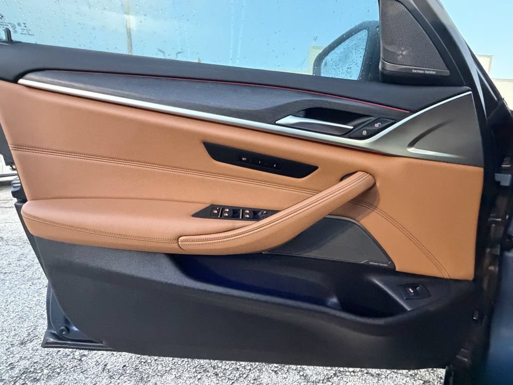 Used 2023 BMW 530i w/ Premium Package RWD image 21
