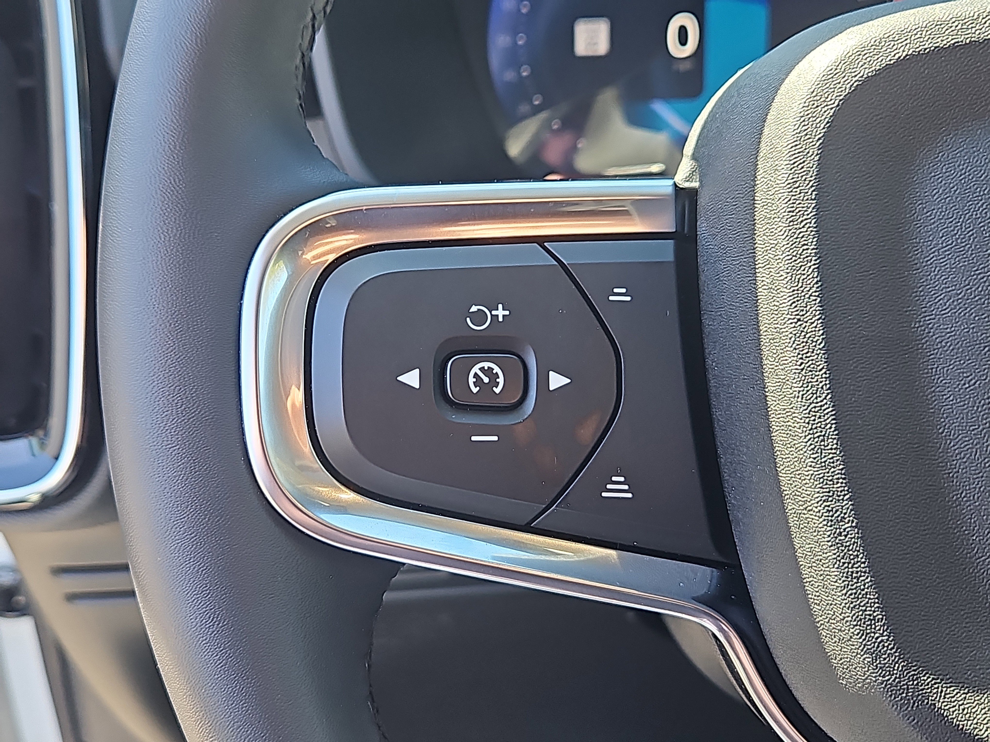 Used 2026 Volvo XC40 B5 Plus w/ Protection Package Premier image 18