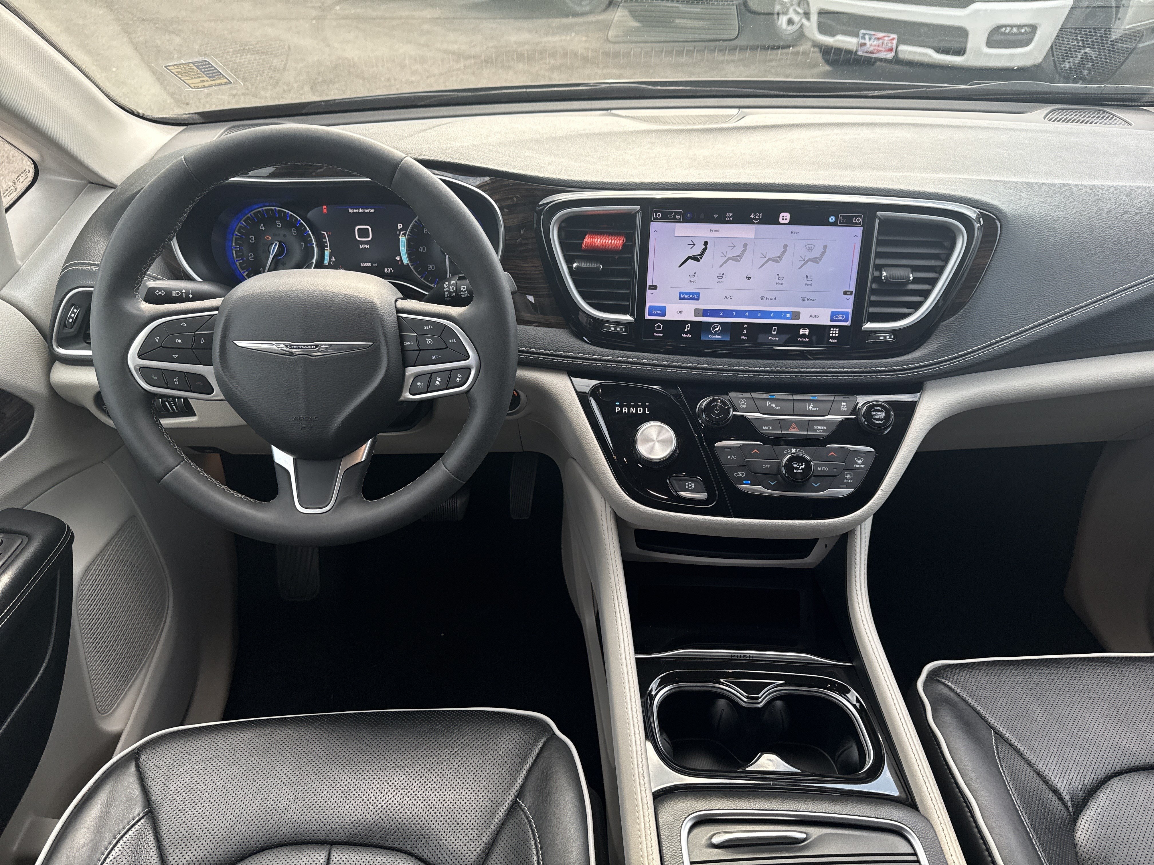 Used 2023 Chrysler Pacifica Limited FWD image 24