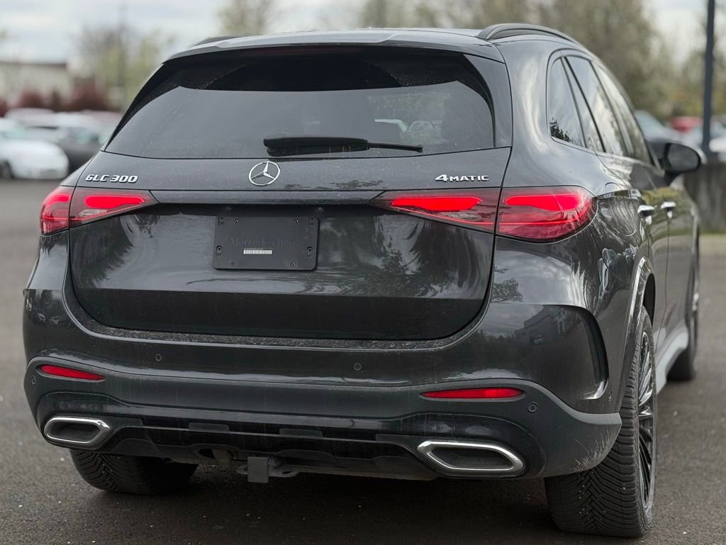 Used 2024 Mercedes-Benz GLC 300 4MATIC image 5
