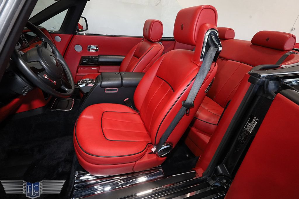 Used 2017 Rolls-Royce Phantom Drophead Coupe RWD image 17