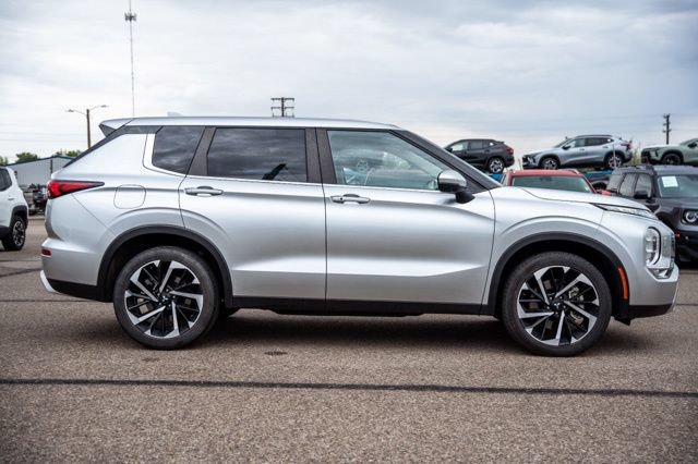 Used 2024 Mitsubishi Outlander SE AWD/4WD image 4