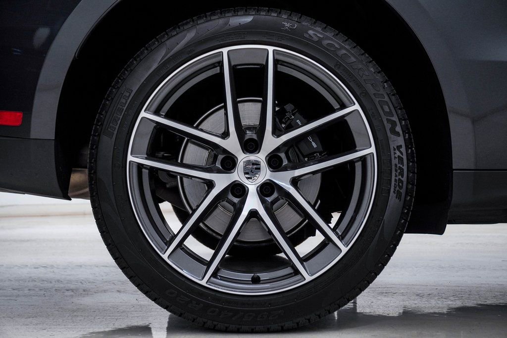 Certified 2025 Porsche Macan AWD/4WD image 13