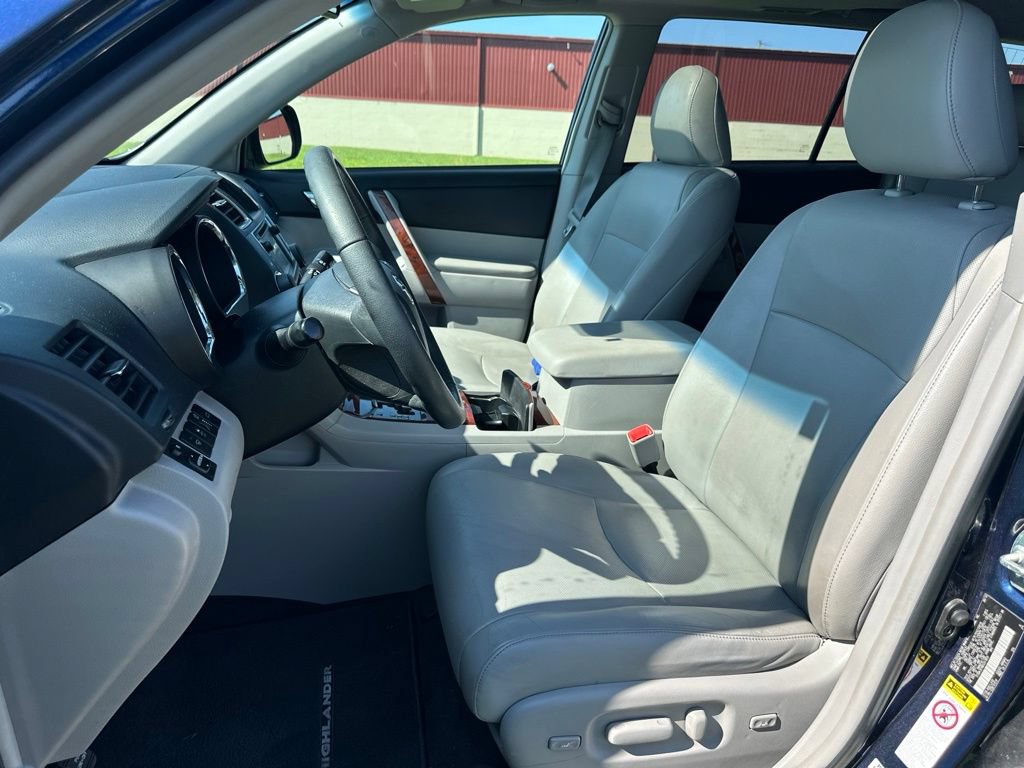 Used 2013 Toyota Highlander Limited AWD/4WD image 17