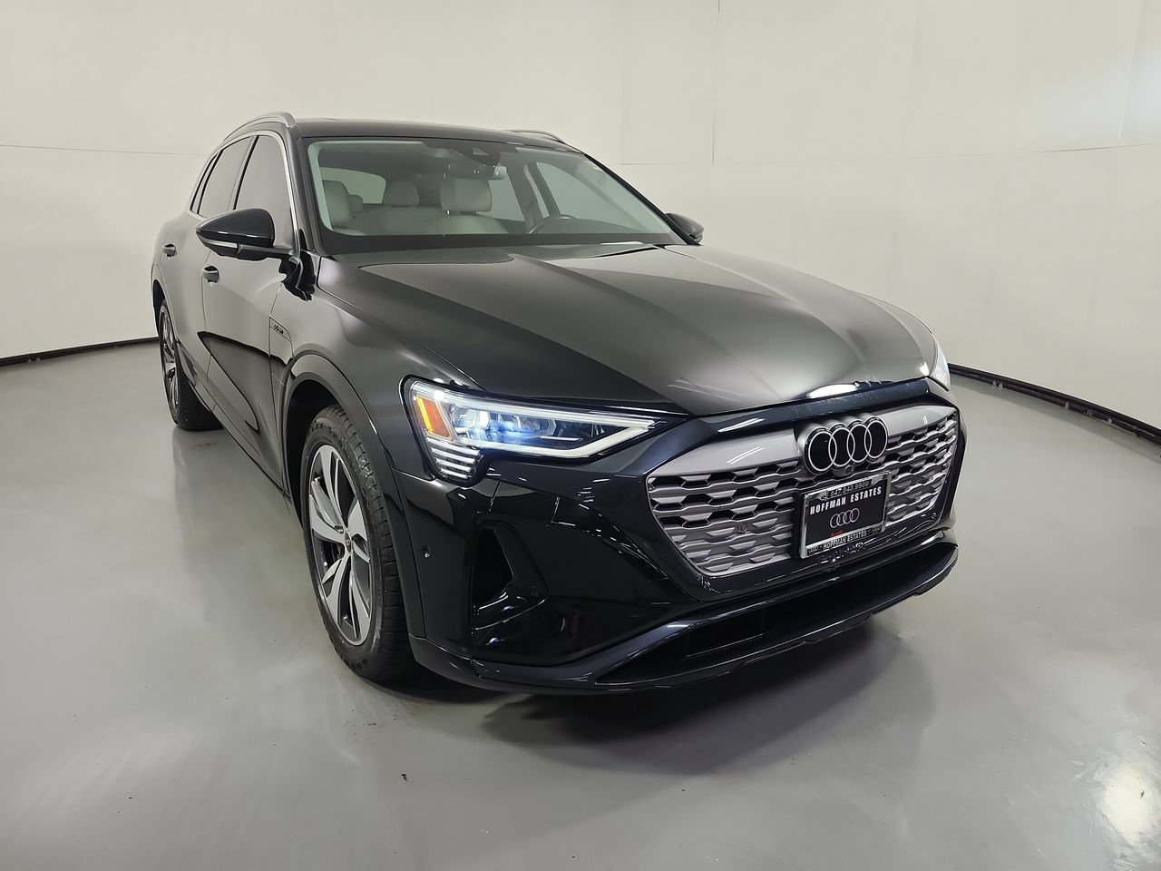 Used 2024 Audi Q8 e-tron Premium Plus AWD/4WD image 3