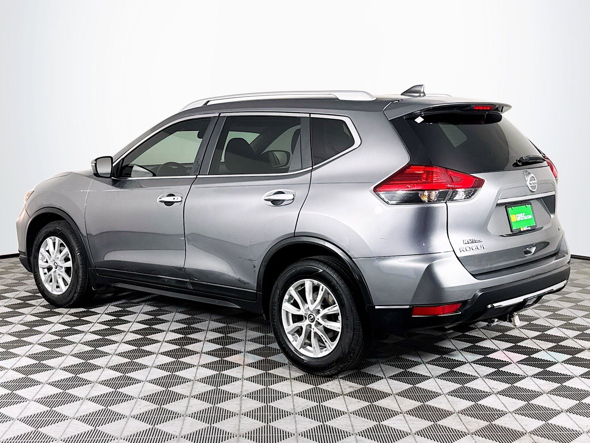 Used 2017 Nissan Rogue SV FWD image 6