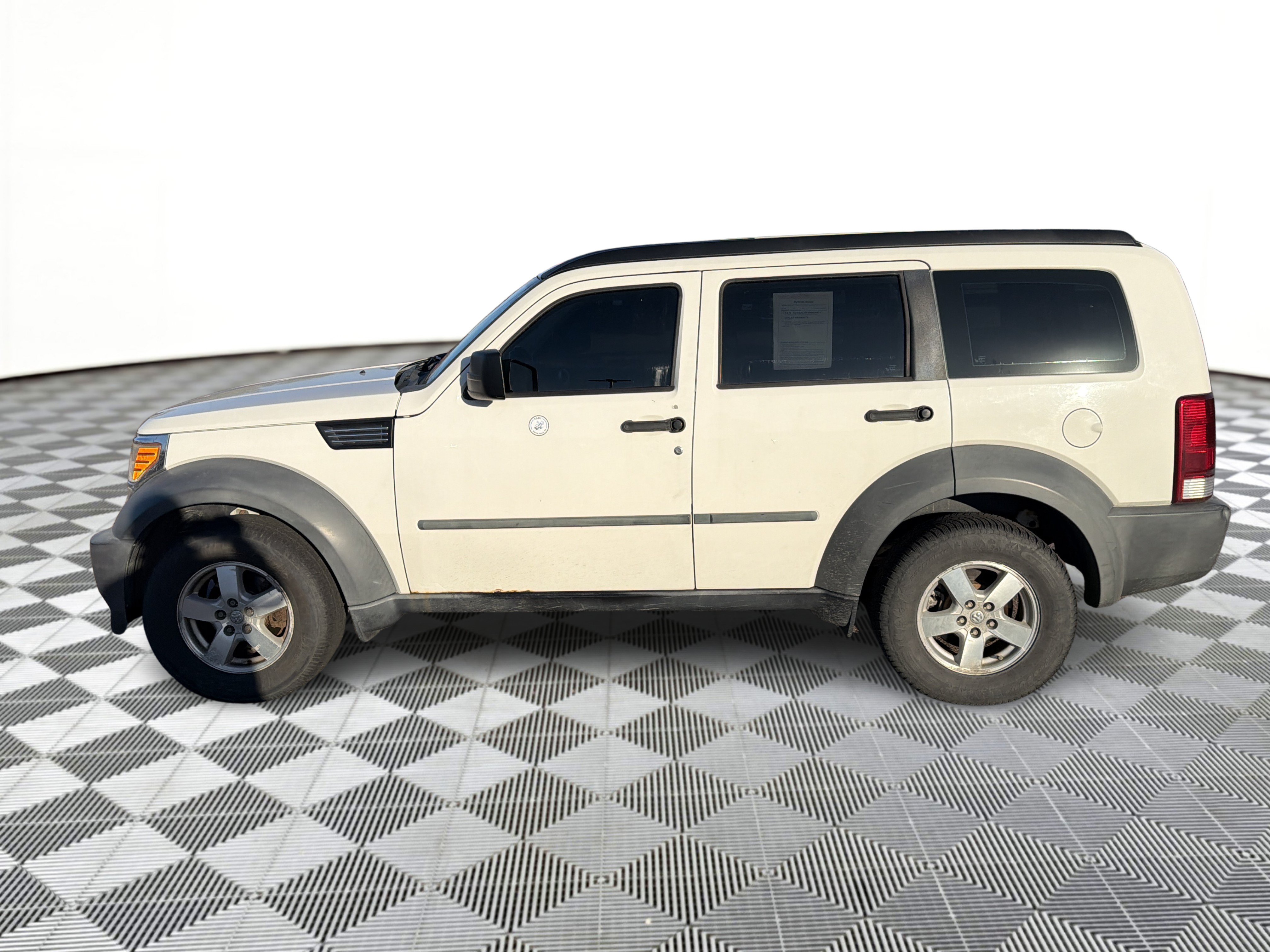 Used 2008 Dodge Nitro SXT RWD image 2