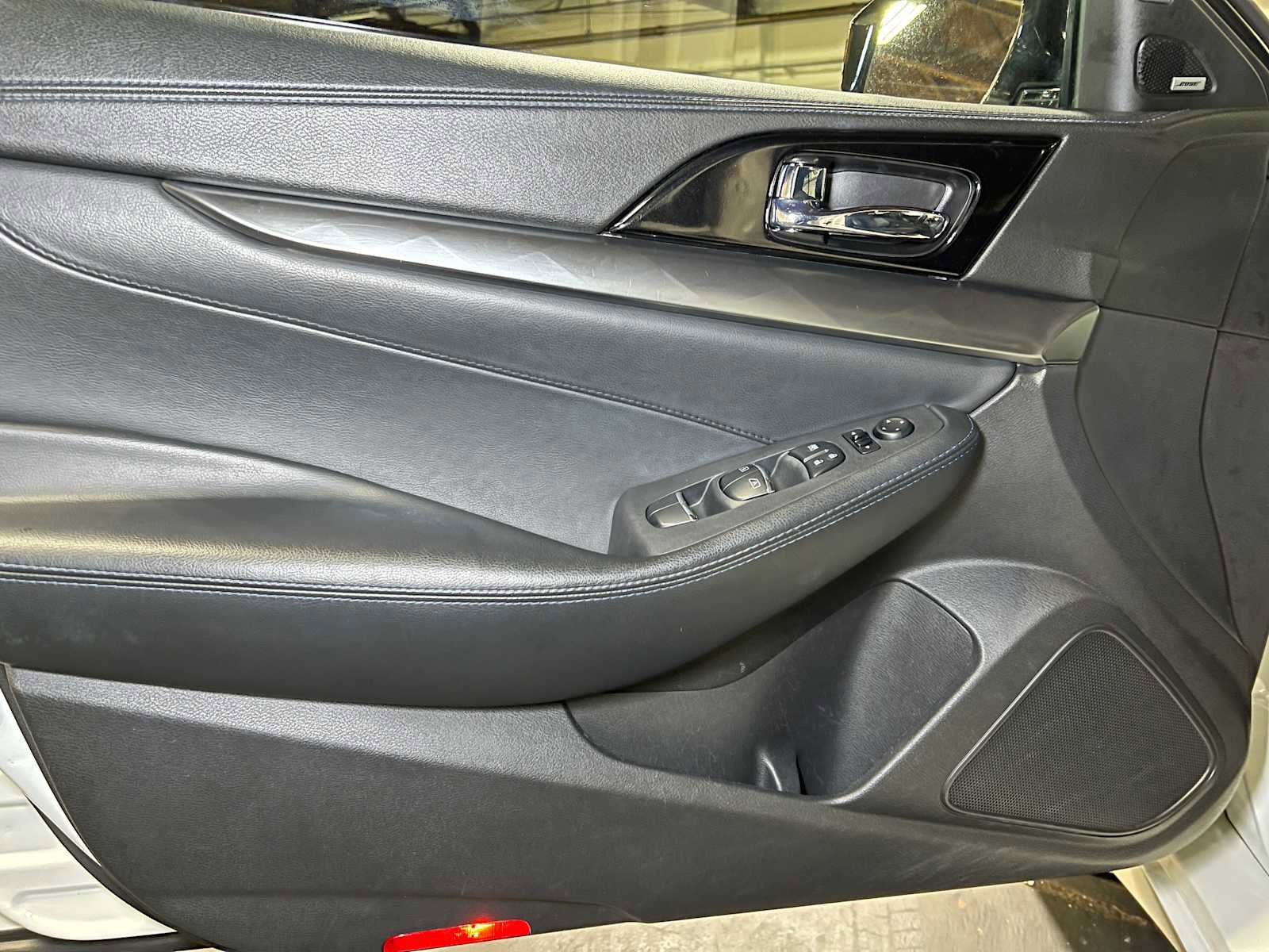 Used 2017 Nissan Maxima SR w/ Midnight Edition image 18