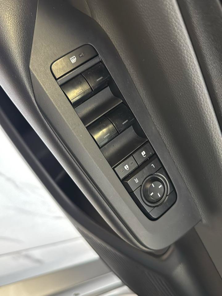 Used 2024 Toyota Prius LE FWD image 9