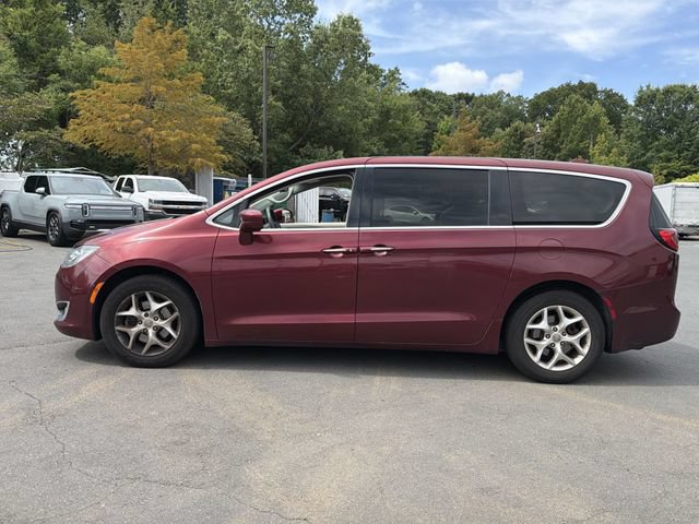 Used 2018 Chrysler Pacifica Touring Plus w/ Tire & Wheel Group FWD image 2
