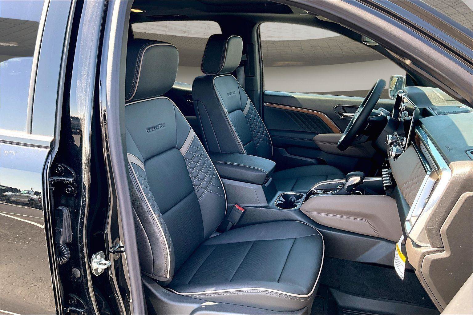 New 2026 GMC Canyon Denali w/ LPO, Denali Black Edition AWD/4WD image 12