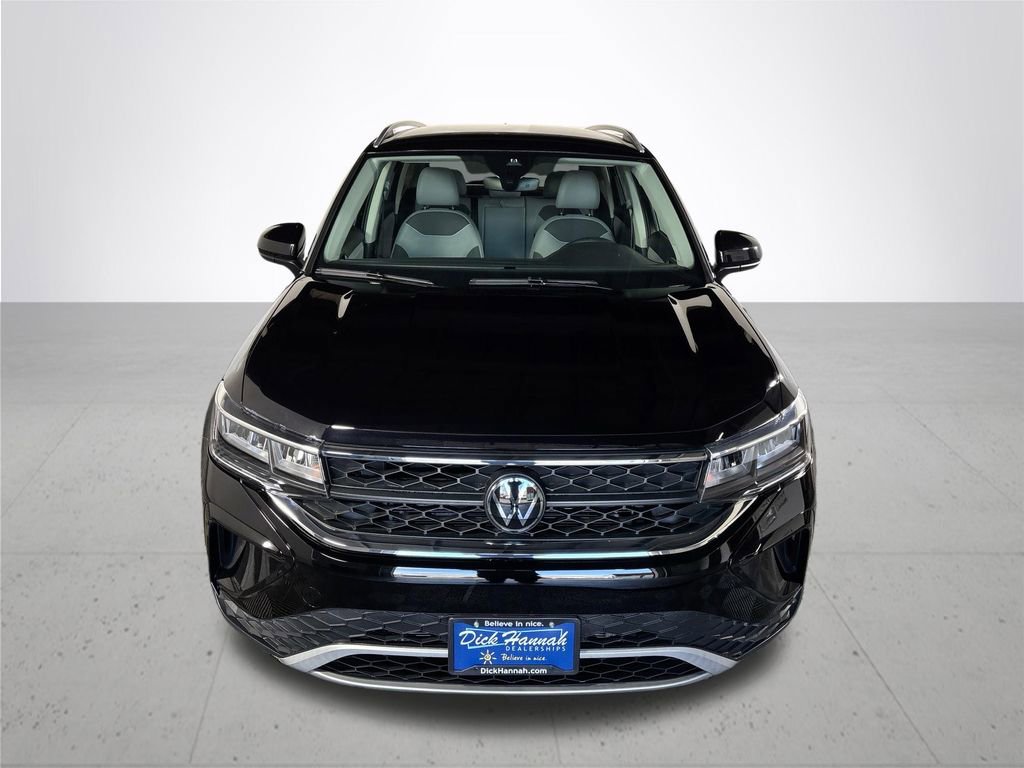 Used 2024 Volkswagen Taos SE FWD image 3