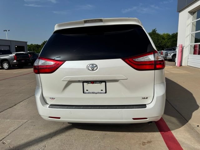Used 2018 Toyota Sienna XLE Premium FWD image 6