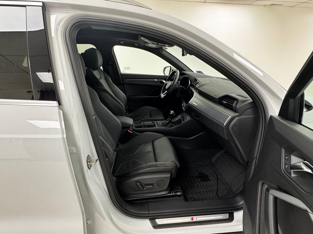 Used 2020 Audi Q3 2.0T Premium Plus w/ Premium Plus Package image 14
