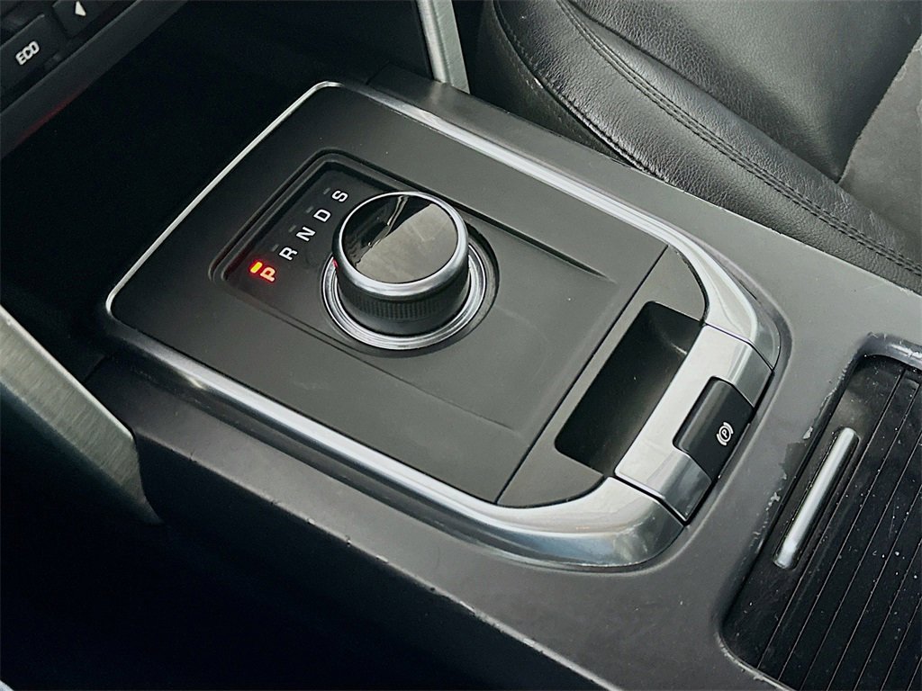 Used 2019 Land Rover Discovery Sport SE image 16