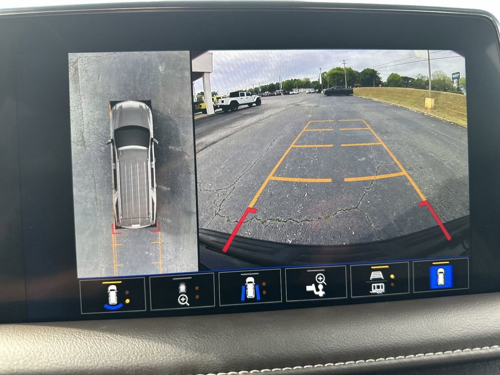 Used 2023 Chevrolet Suburban LT w/ Luxury Package AWD/4WD image 14