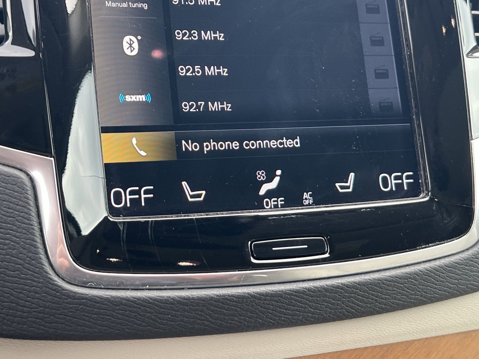 Used 2022 Volvo XC90 T6 Momentum w/ Advanced Package image 16