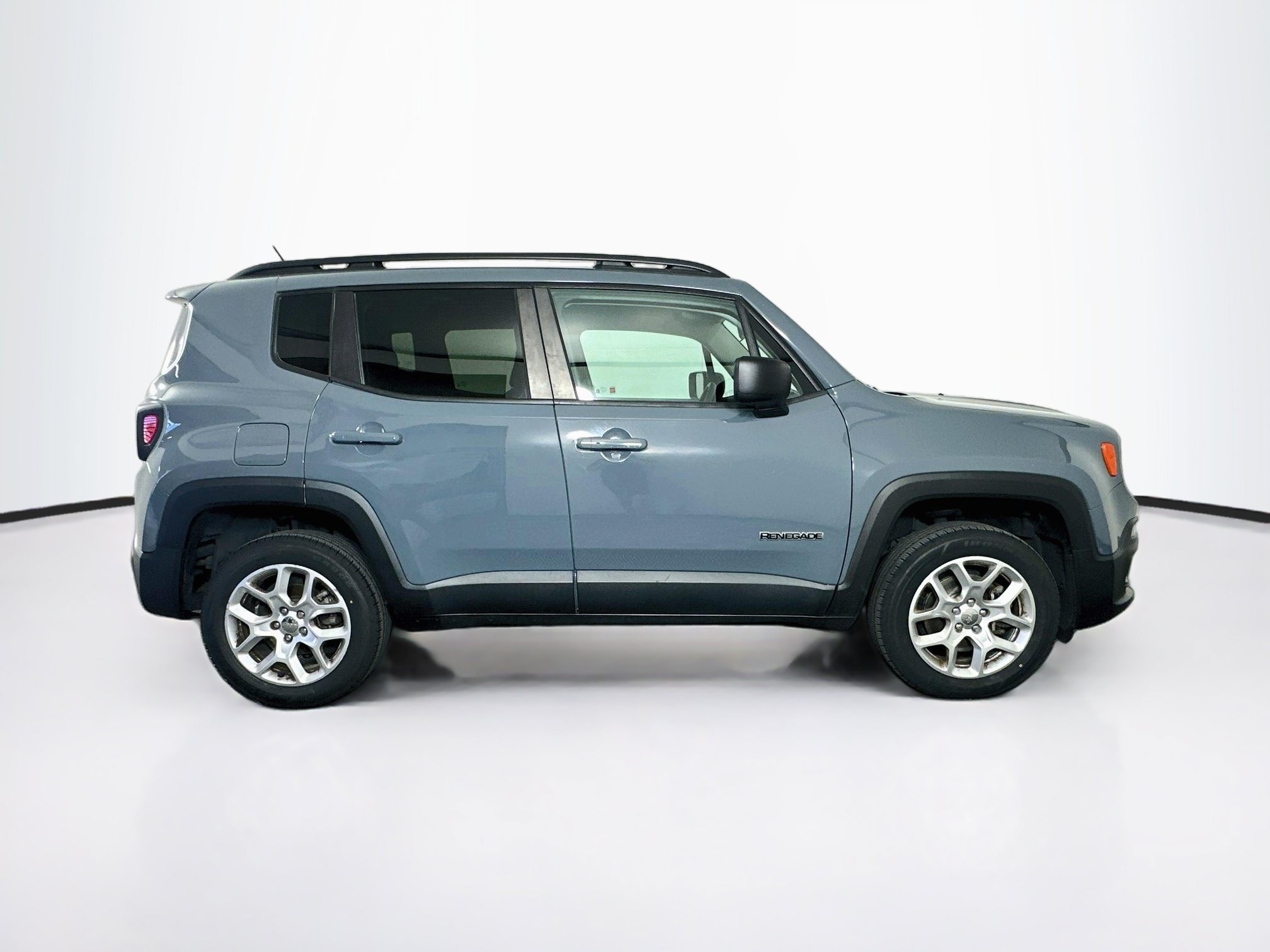 Used 2017 Jeep Renegade Latitude AWD/4WD image 10