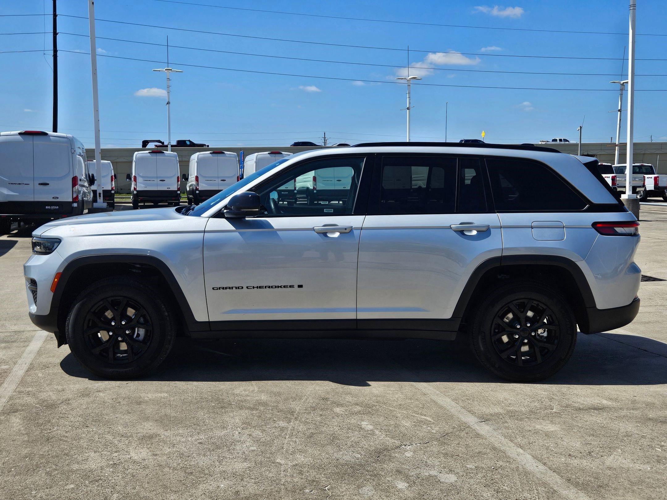 Used 2025 Jeep Grand Cherokee Altitude image 7