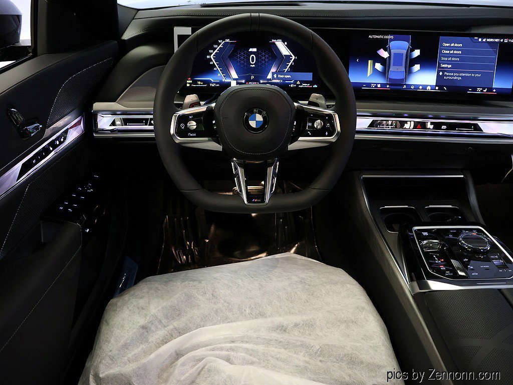 Used 2026 BMW 760i xDrive w/ Executive Package image 11