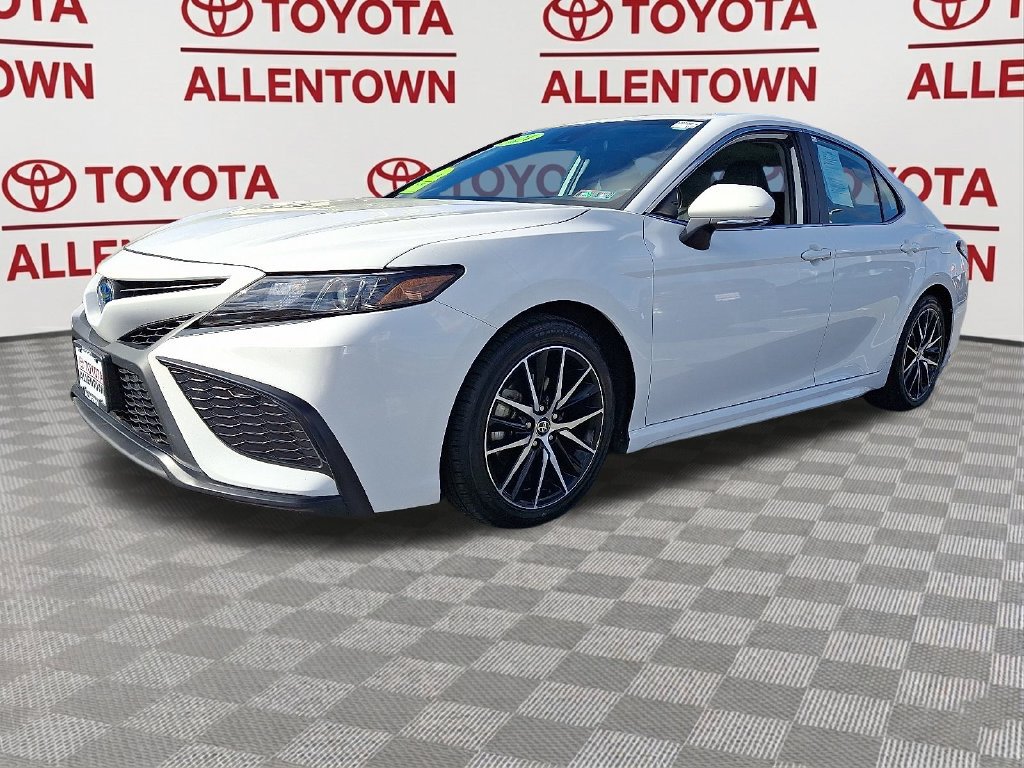Used 2024 Toyota Camry SE FWD image 3