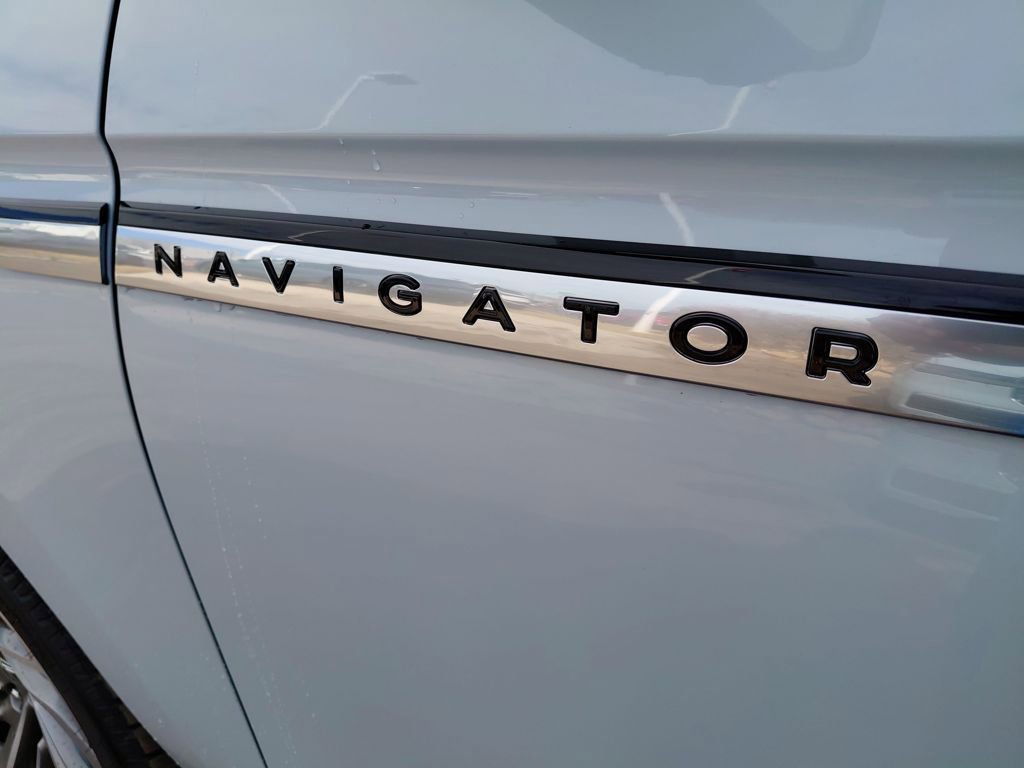 New 2026 Lincoln Navigator L Premier image 4