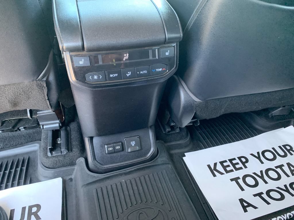 Used 2023 Toyota Highlander Platinum FWD image 15