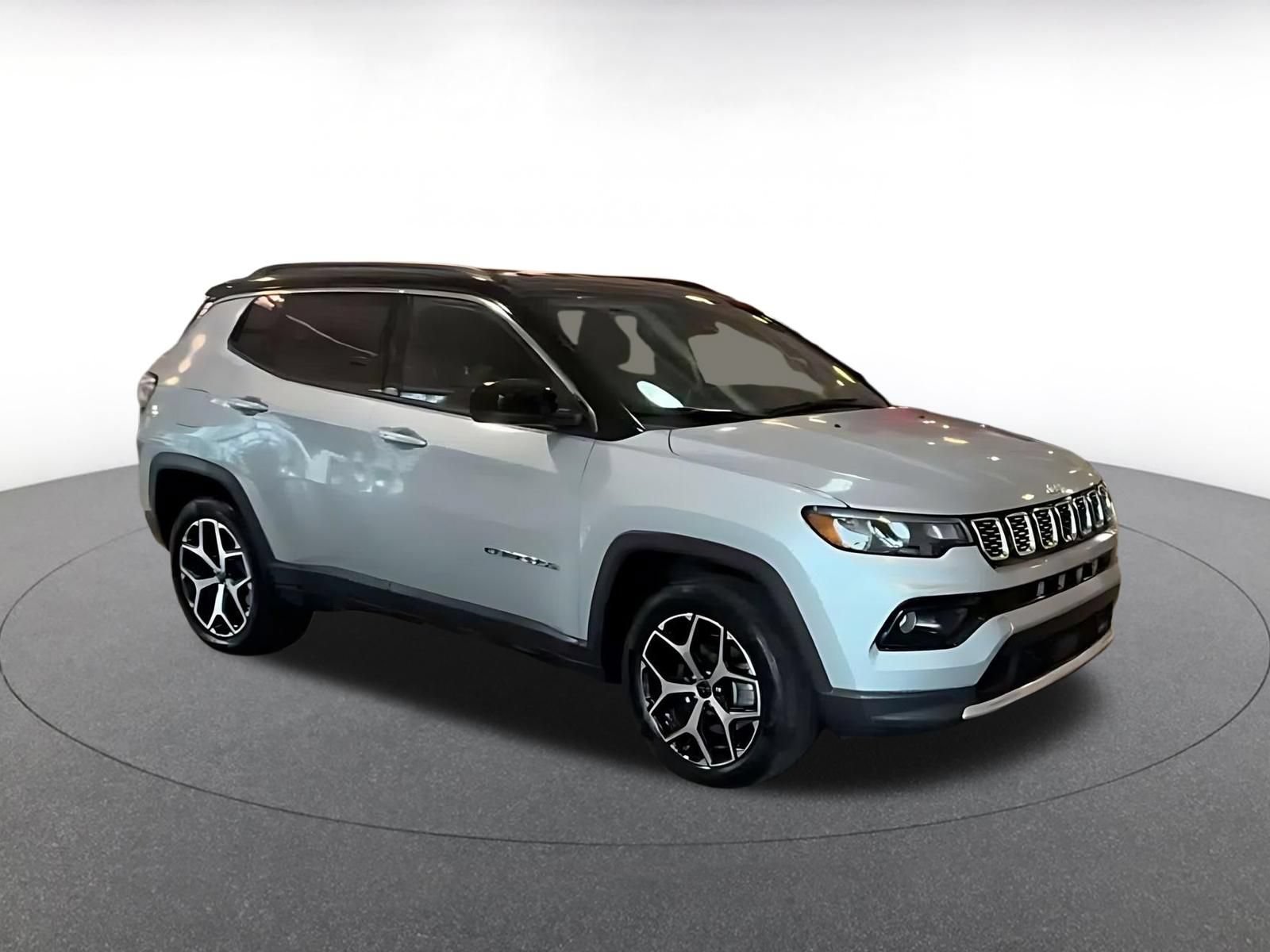 Used 2025 Jeep Compass Limited AWD/4WD image 2