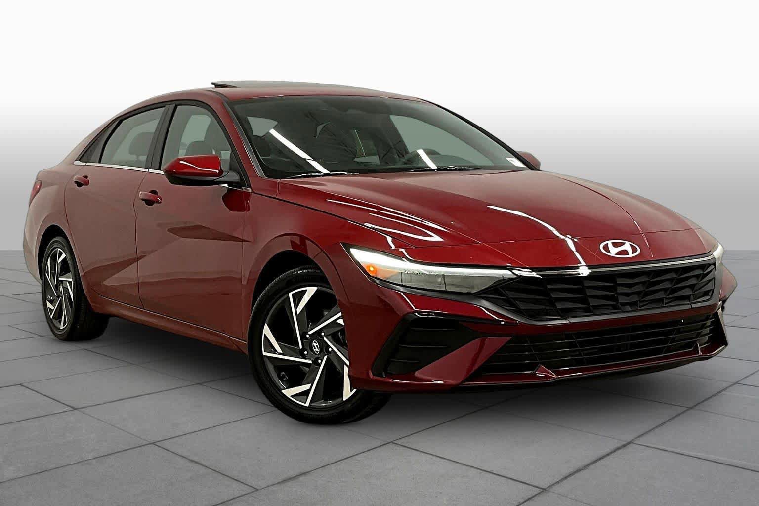 Used 2025 Hyundai Elantra SEL image 3