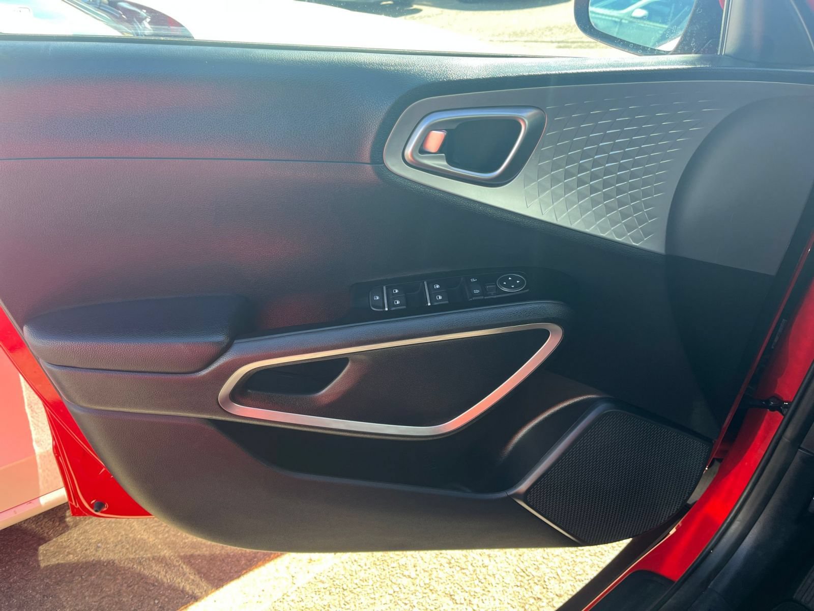 Used 2025 Kia Soul LX w/ LX Technology Package FWD image 18