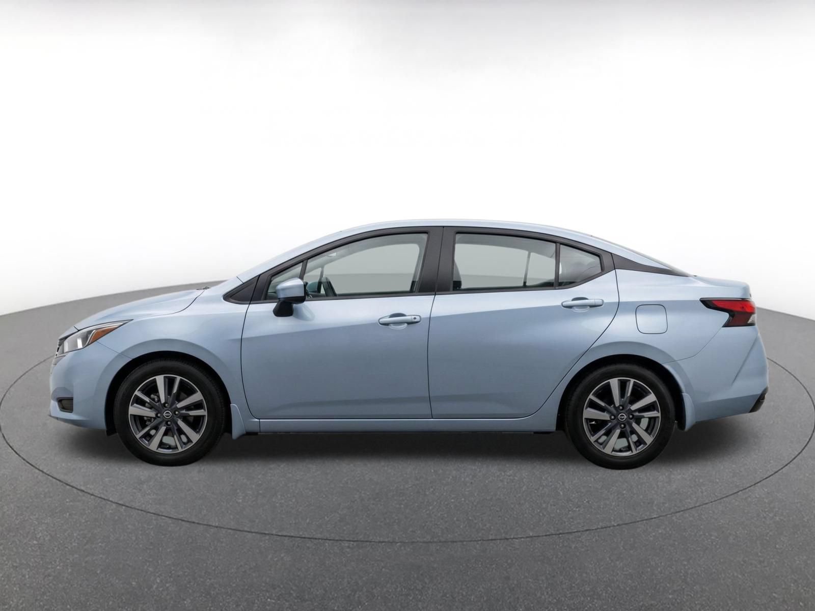 Used 2025 Nissan Versa SV FWD image 4